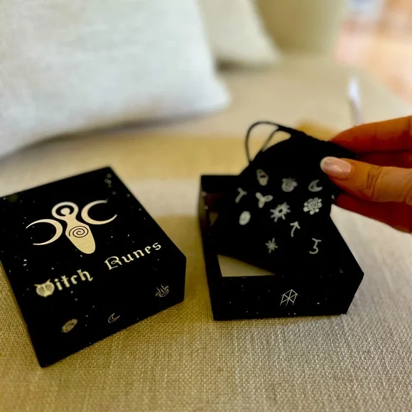 Witch Runes Set - Picture 5 of 6